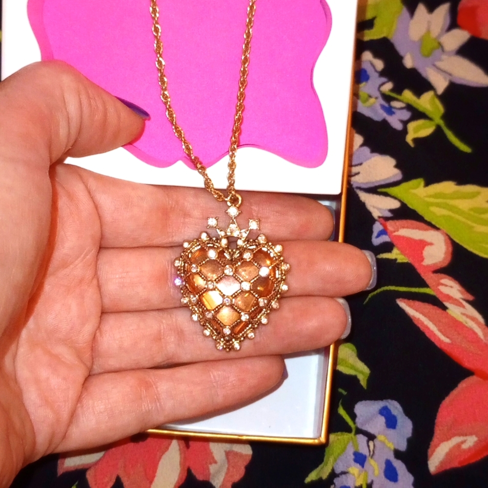 NWT. Betsey Necklace